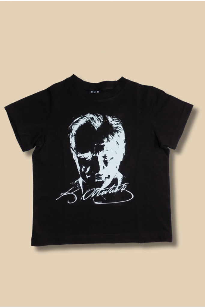 Siyah Üzeri Beyaz Atatürk Baskılı Çocuk T-Shirt