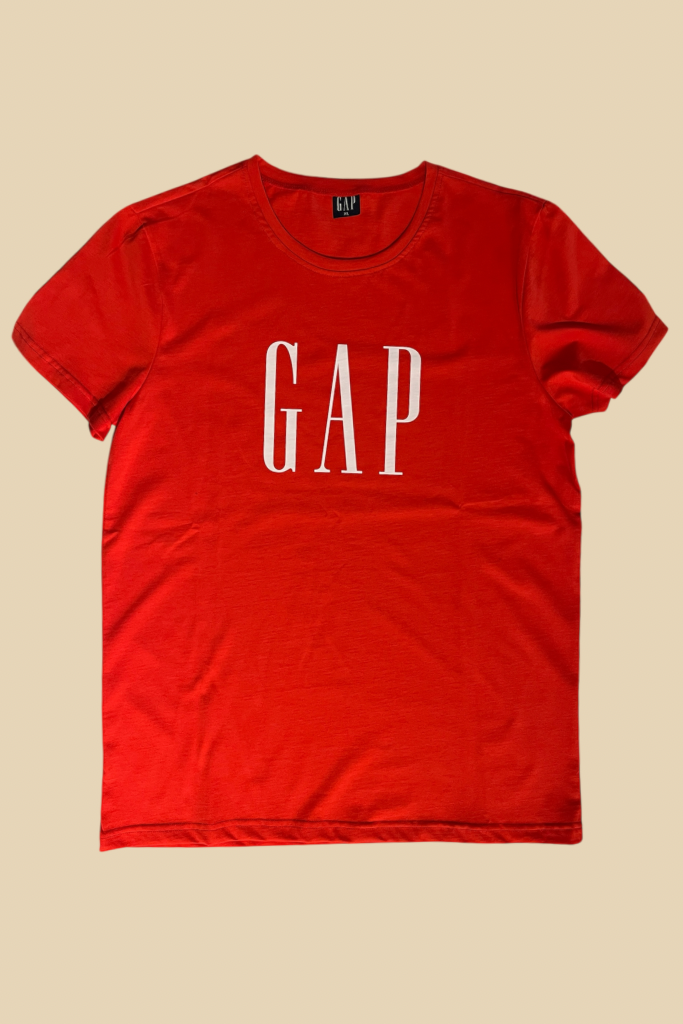 Ateş Kırmızı Üzeri Beyaz Gap Detaylı Yetişkin T-SHIRT