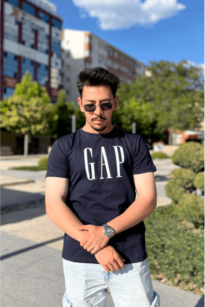 Siyah GAP Detaylı Yetişkin T-Shirt