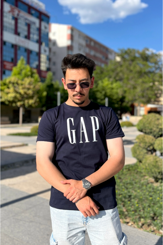 Siyah GAP Detaylı Yetişkin T-Shirt