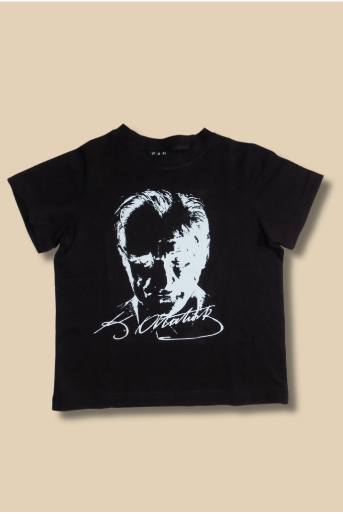 Siyah Üzeri Beyaz Atatürk Baskılı Çocuk T-Shirt